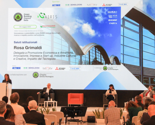 Atme al fianco dell’innovazione sostenibile Il 29 maggio 2025, Atme ha preso parte come sponsor all’evento DAMA Tecnopolo di Bologna, organizzato da GBC Italia, Airis srl, ECMWF, Cineca e col patrocinio della Regione Emilia Romagna, in occasione del conseguimento della prestigiosa certificazione LEED® Platinum v4 BD+C. Un progetto europeo d’eccellenza che integra innovazione tecnologica, sostenibilità energetica e rigenerazione urbana. Scopri come Atme contribuisce allo sviluppo di infrastrutture digitali sostenibili. Leggi l'articolo completo ›]